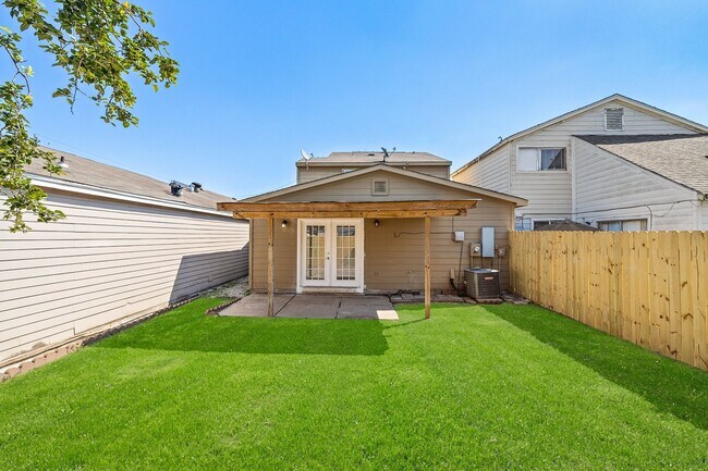 Building Photo - 12104 Burdine St