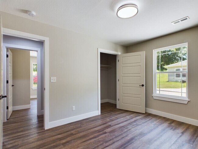 Building Photo - 100 Briana Villa Ln