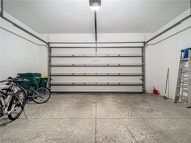 Building Photo - 4524 Tamarind Way
