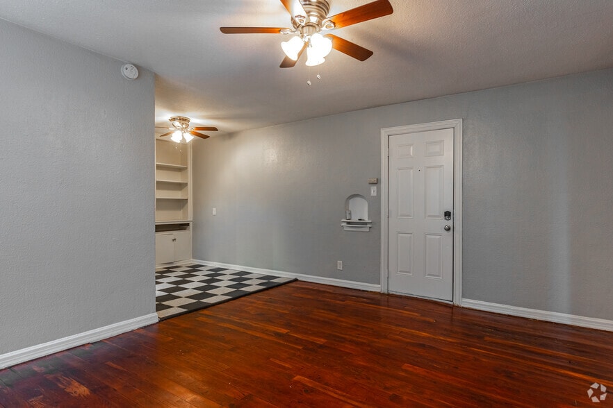 Living Space - 4625 Junius St