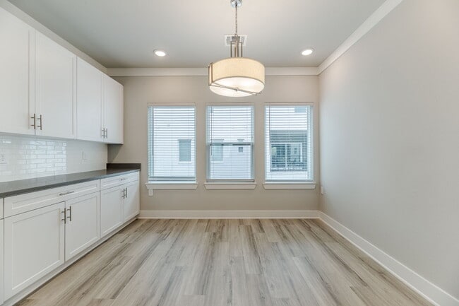 Building Photo - 3-Story 3 Bedroom, 3.5 bath Townhouse in a great community with easy access to PGBT and DNT