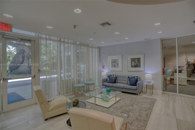 Building Photo - 1861 NW South River Dr