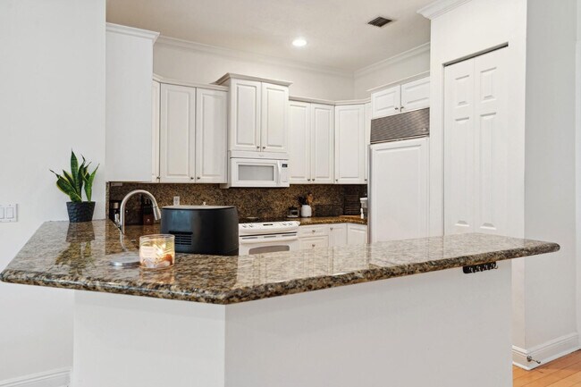 Building Photo - 1416 NE 4th Ct