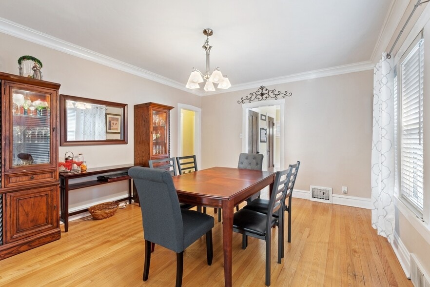 Building Photo - 1760 Henley St