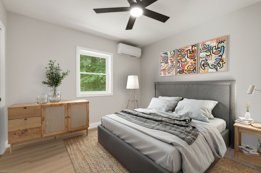 staged BR- fits queen - 185 Woodland Ave