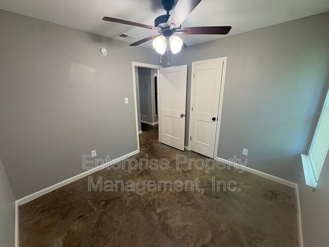 Building Photo - 3187 E Shirley Cir