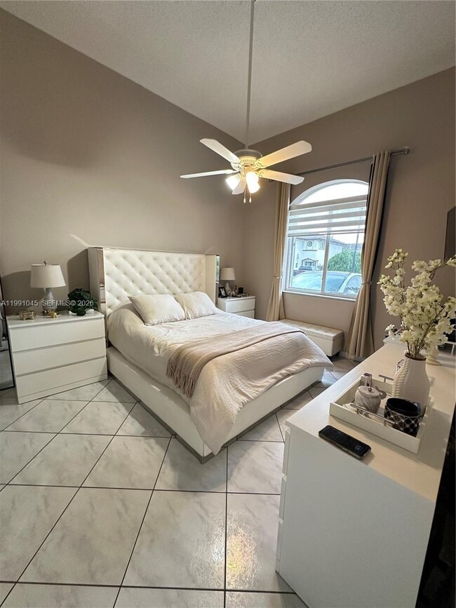 Building Photo - 15318 SW 41st Terrace