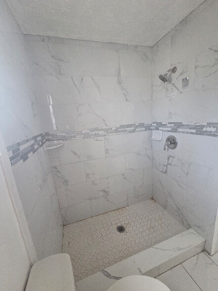 Building Photo - 8649 Forest Lake Dr