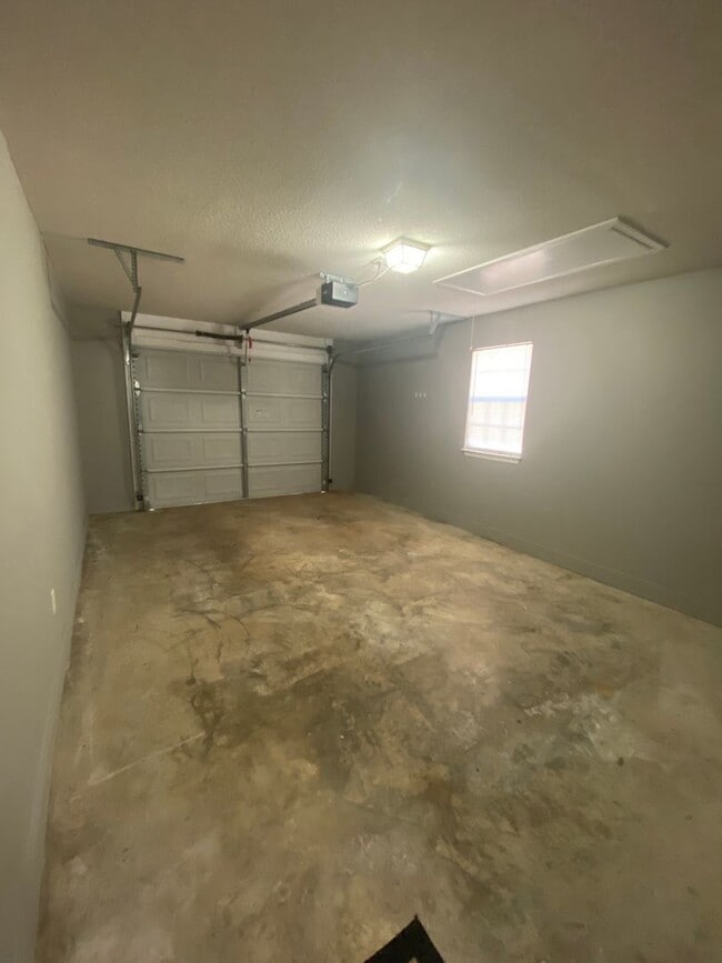 Building Photo - 221 Stirling Bridge Dr