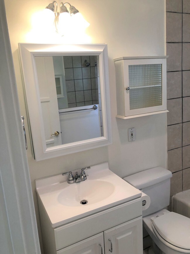 Building Photo - 6441 W 86th Pl