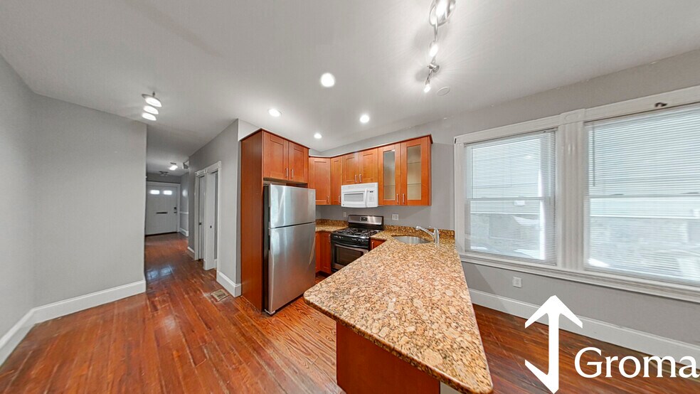 Primary Photo - 737 Parker St