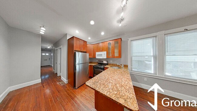 Building Photo - 737 Parker St