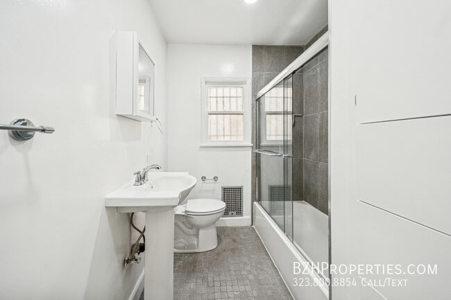 Building Photo - 7758 Rosewood Ave