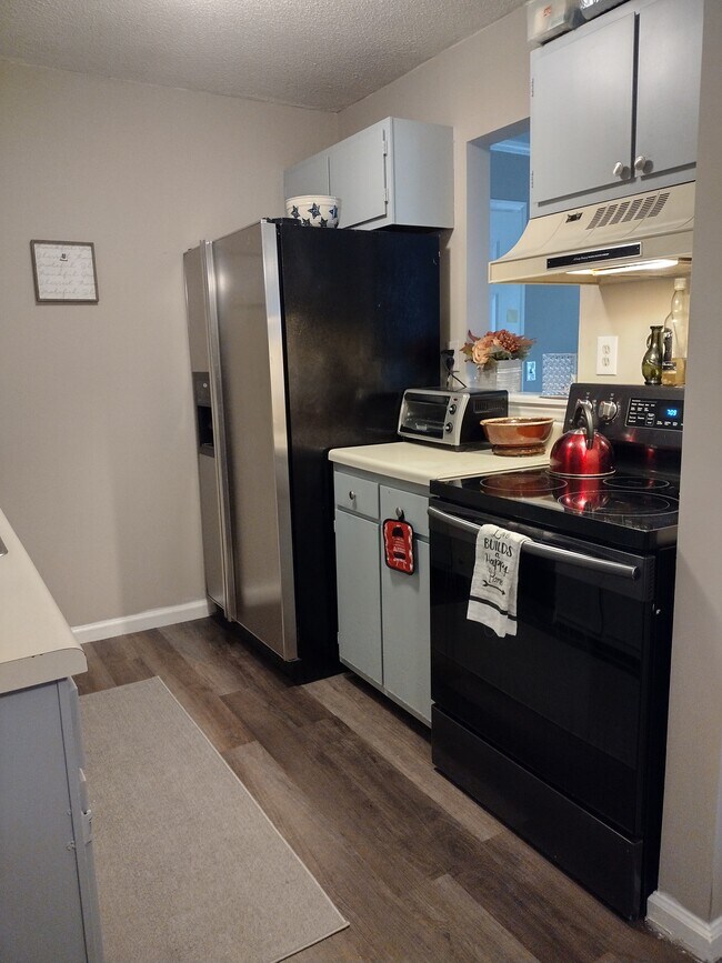 Building Photo - 5667 Hornaday Rd