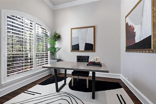 Building Photo - 1908 Thorndale Cir