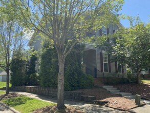 Building Photo - 2 story, 3 Bedroom Corner Lot Home in Corn...