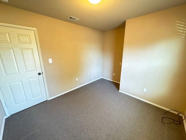 Building Photo - 2725 Lovers Lane Rd