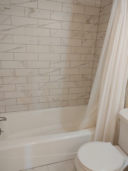 Building Photo - 75 Lincoln St