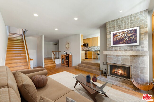 Primary Photo - 17087 Palisades Cir