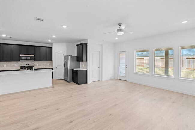 Building Photo - 30618 Wicklow Gdns Dr