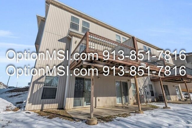 Building Photo - Charming 3-Bedroom Townhouse in Piper School District