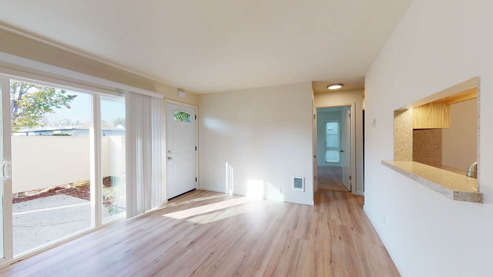 Building Photo - 950 Chula Vista Ave