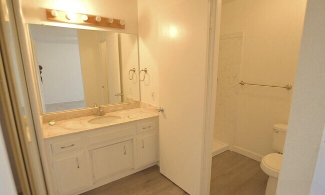 Building Photo - 5510-5510 Fair Oaks Blvd