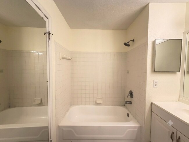 Building Photo - Condo for rent on SANDLAKE PRIVATE RESIDENCES