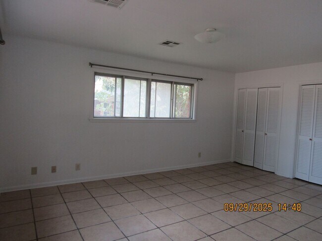 Building Photo - Move In Special: $250 off 1st full Month's Rent! Pet Friendly with Owner Approval!