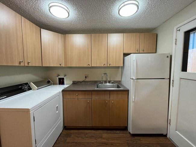 Building Photo - Bright 2-Bedroom Home with Open Living Are...