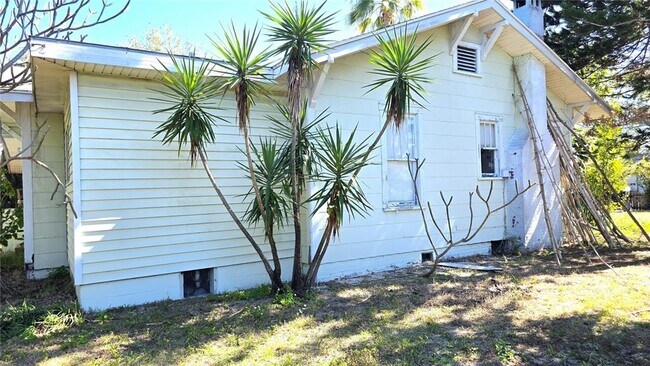 Building Photo - 1614 Drew St