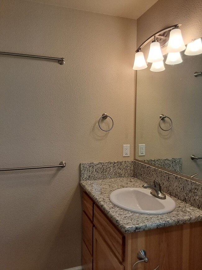 Building Photo - 2204 Estes Rd