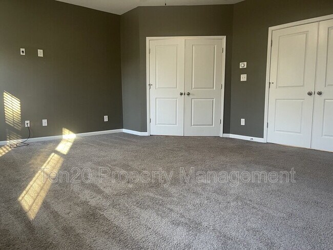 Building Photo - 236 Cedar Wy