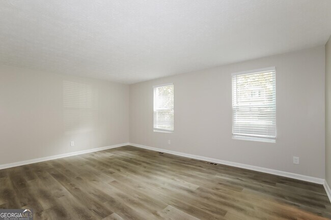 Building Photo - 694 Stoneside Dr