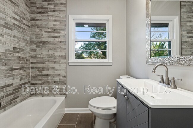 Building Photo - 2385 Tilson Rd