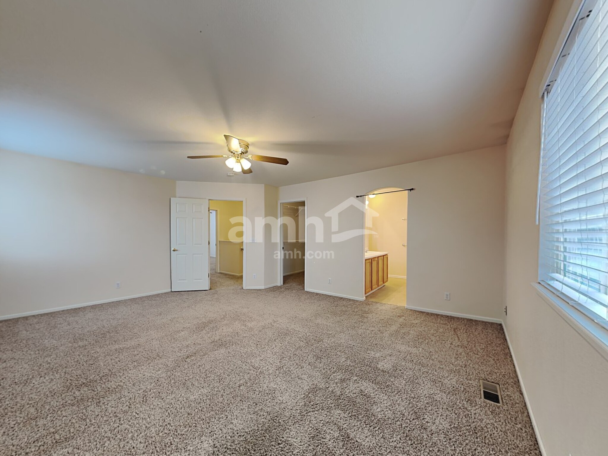 Building Photo - 582 W 91st Dr