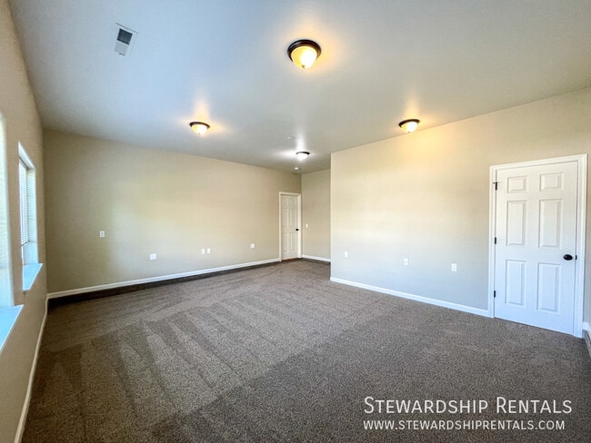 Building Photo - 618 Camden Ln