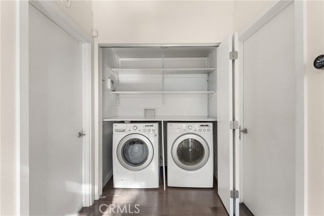 Building Photo - 3339 N Knoll Dr