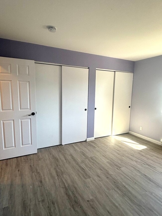 Building Photo - Redwood City Apartments Unit 5