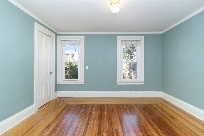 Building Photo - 56 Vassar St