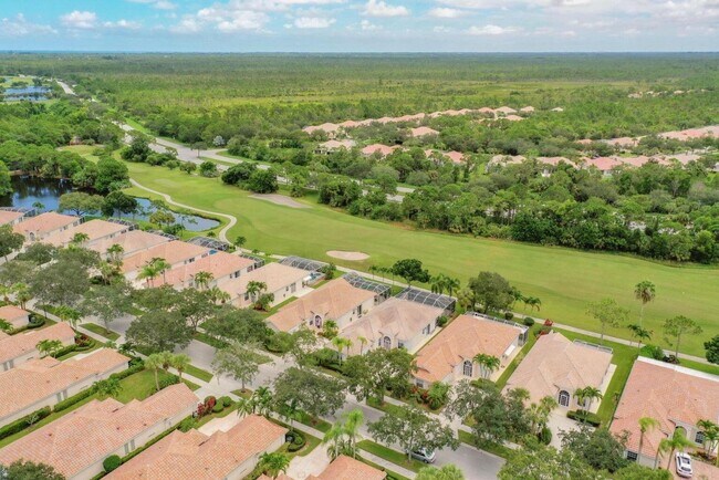 Building Photo - 8533 SE Palm Hammock Ln