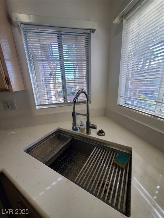 Building Photo - 75 N Valle Verde Dr