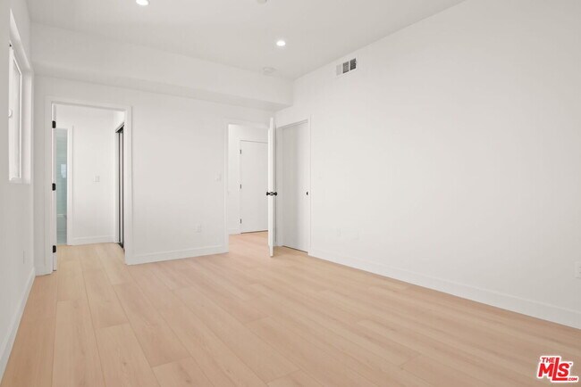 Building Photo - 1709 Burnside Ave