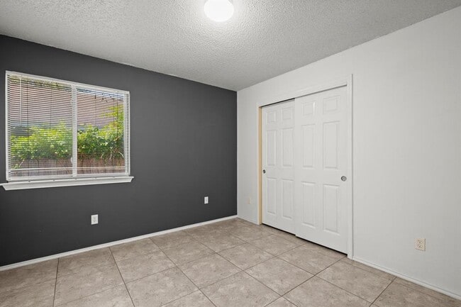 Building Photo - 8133 Tockington Way