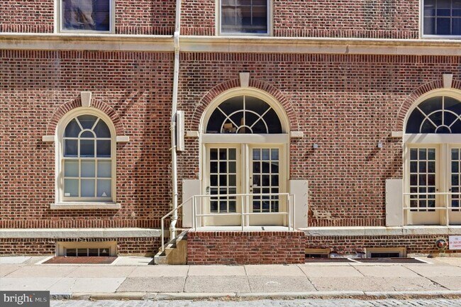 Building Photo - 246 N 3rd St
