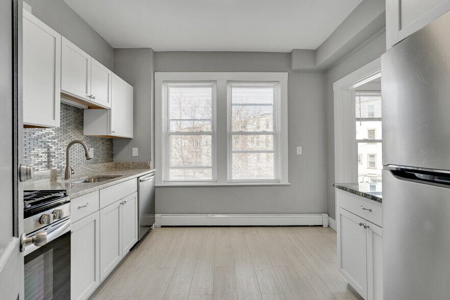 Building Photo - 142 Sutherland Rd