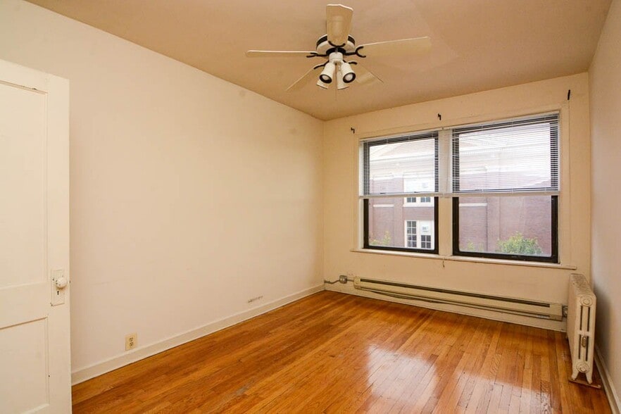 Building Photo - 1053 W George St