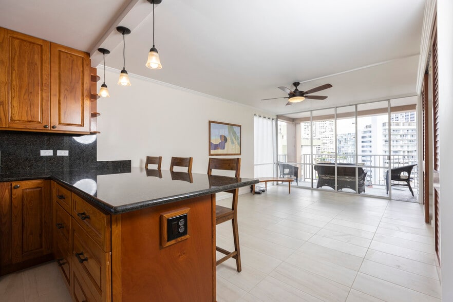Building Photo - 1617 Keeaumoku St