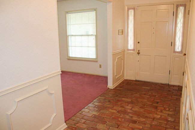 Building Photo - COLONIAL HILLS, NORTH EAST I.S.D.