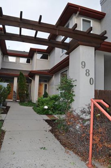 Building Photo - Modern, Large Condo – Move-In Ready
